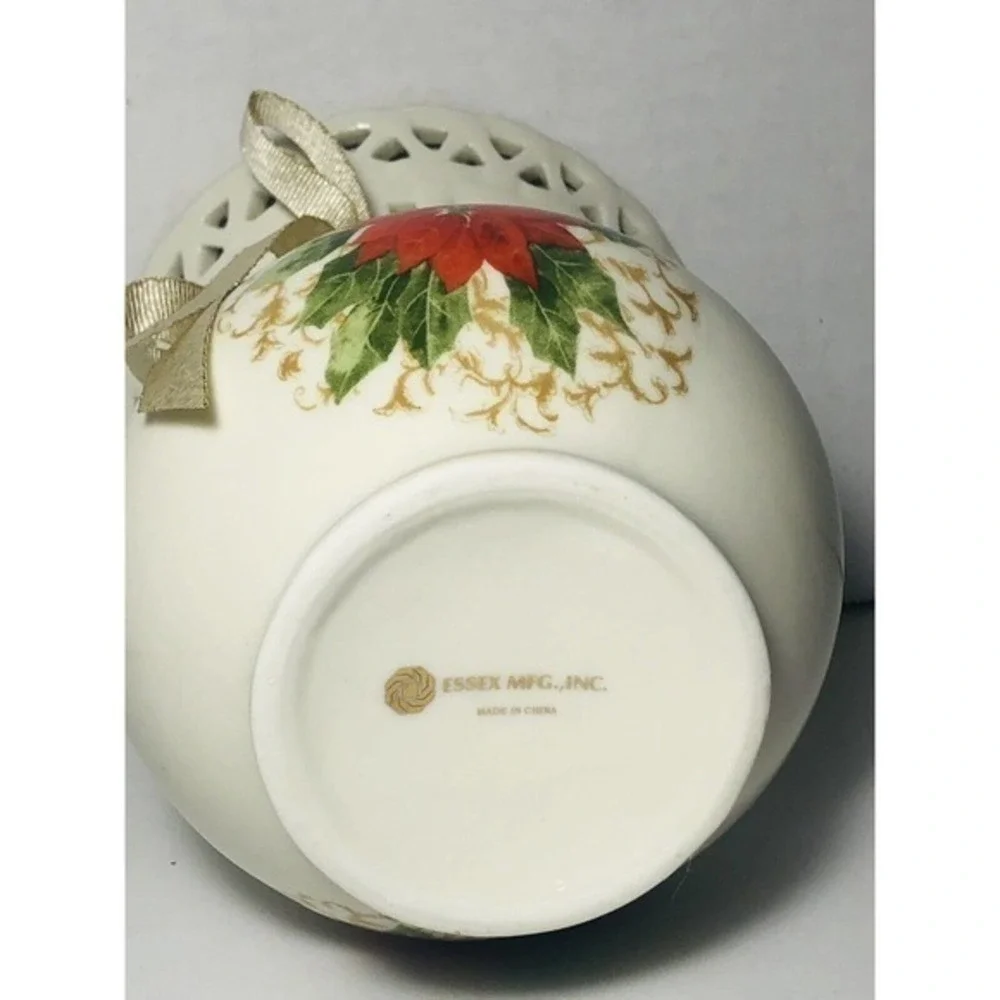 Porcelain Essex MFG Inc Ivory Lattice Christmas Vase In Beautiful Condition